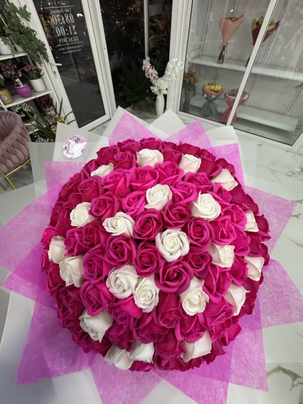 Buchet 101 trandafiri de săpun